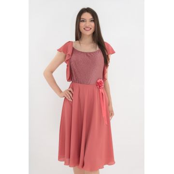 Rochie clos roz cu trandafir satinat