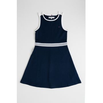 Rochie cu croiala in A si decolteu la baza gatului