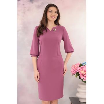 Rochie eleganta lila inchis accesorizata cu brosa