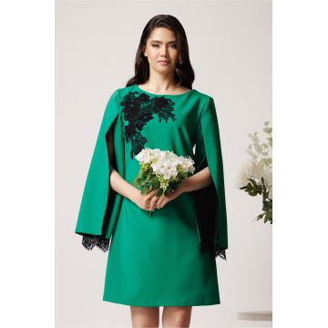 Rochie LaDonna eleganta din stofa verde cu dantela chantilly la maneci si pe bust