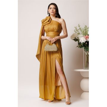 Rochie lunga din voal galbena cu floare maxi pe umar