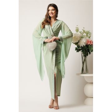 Rochie lunga verde mint din stofa petrecuta cu strasuri si maneci din voal