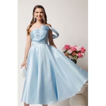 Rochie midi bleu in clos cu bust structurat si aplicatie asimetrica