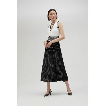 Rochie midi cu decolteu in V - evazata