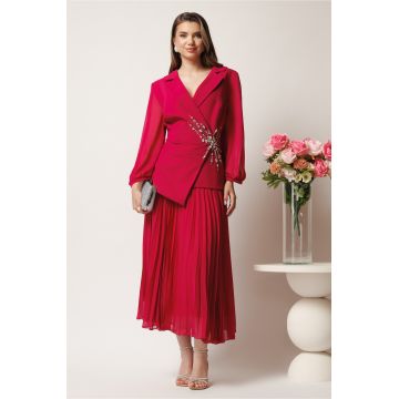 Rochie midi fucsia in clos cu peplum si strasuri pe talie