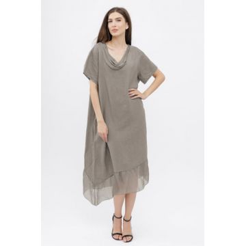 Rochie oversize usor asimetrica A-line, din in cu guler si volan din matase, bej inchis