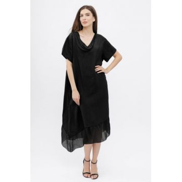 Rochie oversize usor asimetrica A-line, din in cu guler si volan din matase, neagra