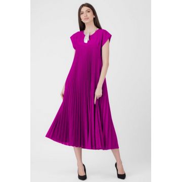 Rochie plisata  A-line lunga, material fin si usor creponat, magenta