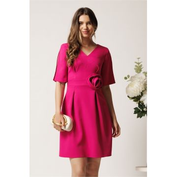 Rochie scurta fucsia din stofa cu trandafir si pliuri in talie- Moze