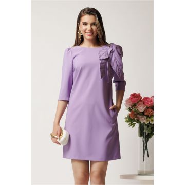 Rochie scurta lila accesorizata cu aplicatie maxi tip frunza- LaDonna