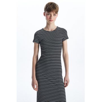 Rochie cambrata cu model in dungi