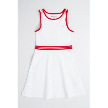Rochie cu croiala in A si decolteu la baza gatului
