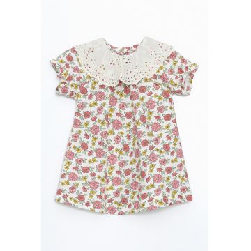 Rochie cu model floral si maneci scurte