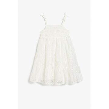 Rochie evazata cu strat exterior din dantela