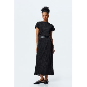 Rochie maxi cu decolteu barcuta