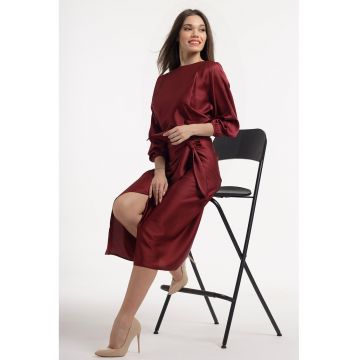 Rochie petrecuta cu slit frontal