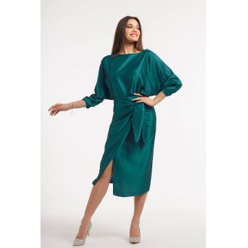 Rochie petrecuta cu slit frontal