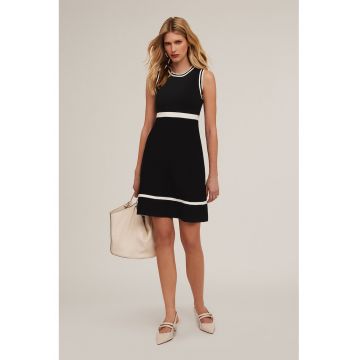 Rochie scurta cu croiala in A