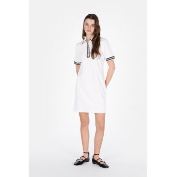 Rochie scurta cu fenta cu nasture
