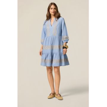Rochie cu decolteu in V si broderie