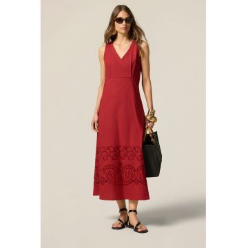 Rochie maxi cu decolteu in V si broderie