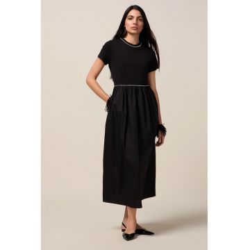 Rochie midi cu decolteu la baza gatului