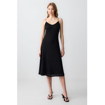 Rochie midi din dantela