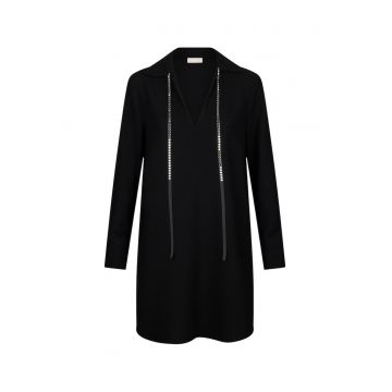 Rochie cu decolteu in V si strasuri