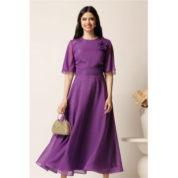 Rochie DY Fashion lunga mov din voal cu fir lurex in clos cu accesoriu la bust