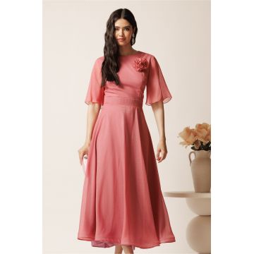 Rochie DY Fashion lunga roz din voal in clos cu accesoriu la bust