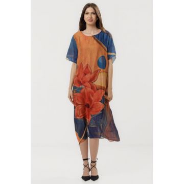 Rochie eleganta satinata A-line cu croiala lejera si imprimeu floral in tonuri de oranj-albastru-rosu