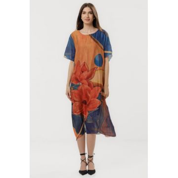 Rochie eleganta satinata A-line cu croiala lejera si imprimeu floral in tonuri de oranj-albastru-rosu