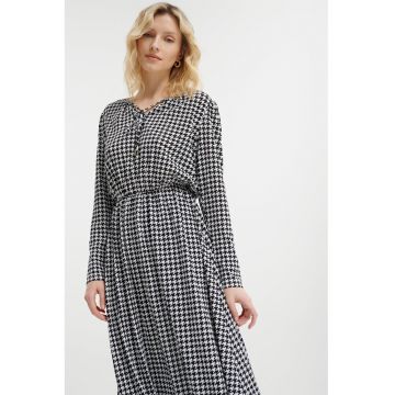 Rochie midi cu model si maneci lungi
