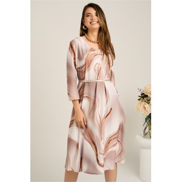 Rochie midi maro in clos din stofa cu imprimeu aramiu si curea in talie