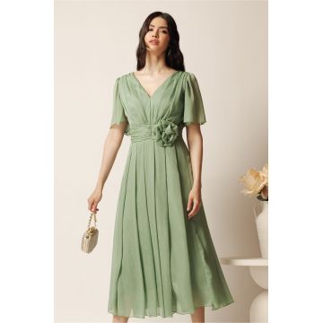 Rochie midi verde deschis din voal clos cu floare in talie- Moze