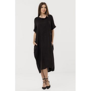 Rochie neagra din in cu croiala oversized si guler lejer, intors