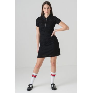 Rochie scurta cu croiala cambrata