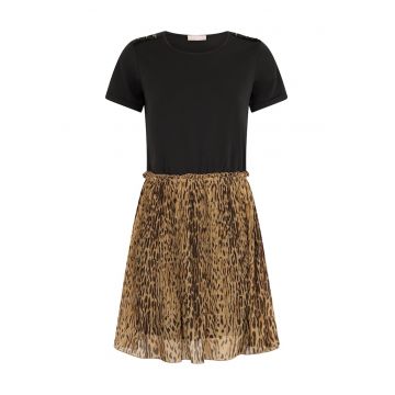 Rochie scurta cu model in partea de jos