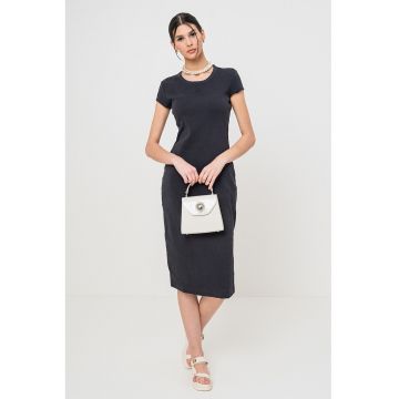 Rochie-tricou cu decupaj pe partea din spate