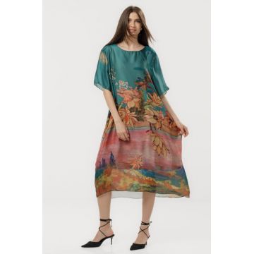 Rochie turcoaz eleganta satinata A-line cu croiala lejera si imprimeu floral in tonuri de roz-oranj