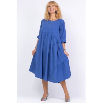 Rochie albastra oversize,  cu maneca scurta, cu trei volane asimetrice, din poplin satinat