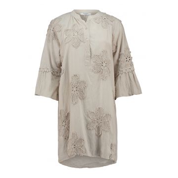 Rochie-camasa cu maneci medii
