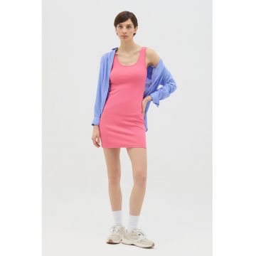 Rochie cambrata cu decolteu rotund