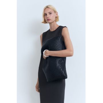 Rochie cu decolteu la baza gatului - fara maneci