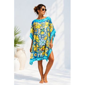 Rochie de plaja tip poncho din matase cu imprimeu mediteranean cu lamai pe alb, galben si albastru