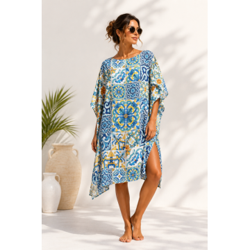 Rochie de plaja tip poncho din matase cu imprimeu model marocan in culori vibrante predominant albastru