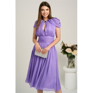Rochie DY Fashion midi lila din voal in clos cu accesoriu si decupaj la decolteu
