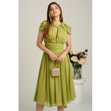 Rochie DY Fashion midi verde lime din voal in clos cu accesoriu si decupaj la decolteu