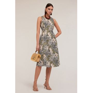 Rochie evazata cu imprimeu tropical