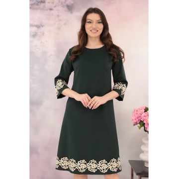Rochie evazata din stofa verde cu broderie florala bej